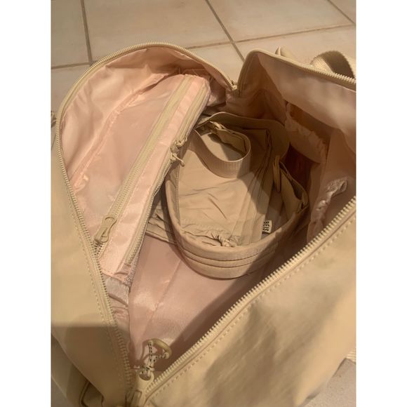 BEIS NWT Convertible Sport Duffle Backpack Bag in Beige - Picture 3 of 3